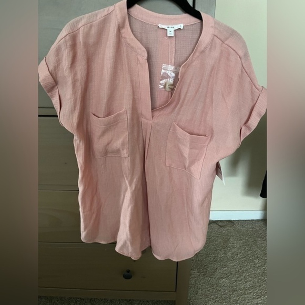 NWT Mine Women’s Button Back tunic textured. M. Taupe.